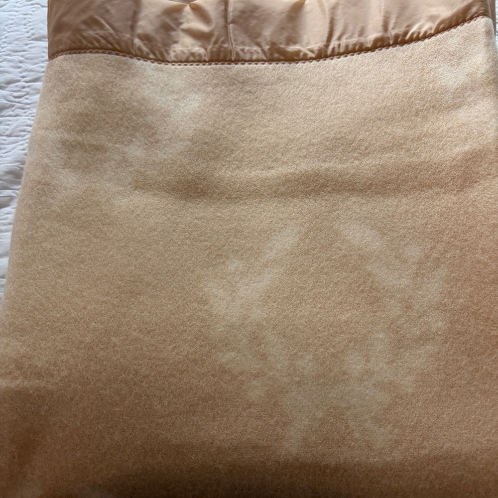 Vintage Champagne Blanket 64x86" Twin Wreath Pattern Nylon Binding Fuzzy & Soft